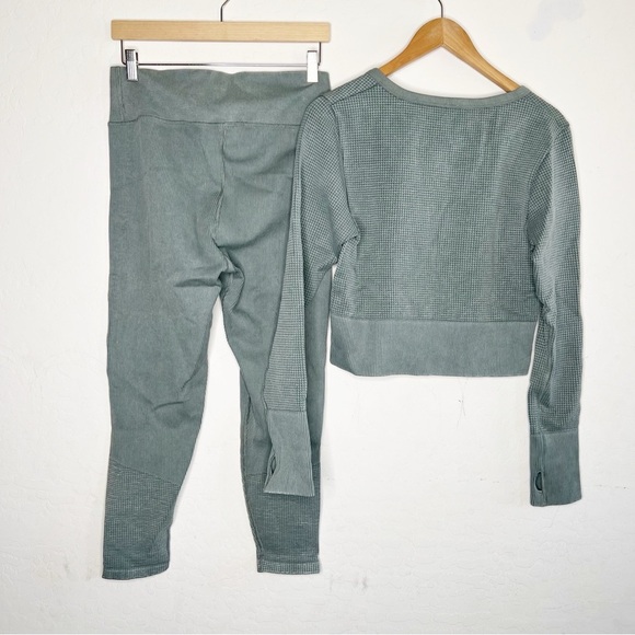 Aerie Main Squeeze Seamless Waffle Knit Matching Set Sage Green - Picture 2 of 11